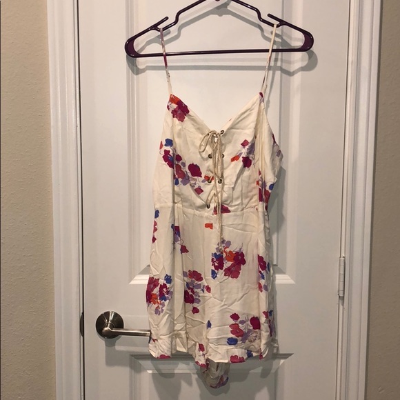 Floral romper!! - Picture 1 of 3
